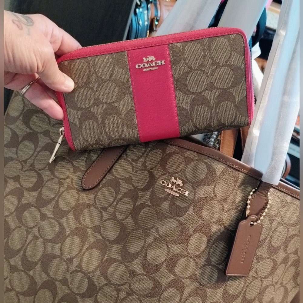 Coach Signature City Tote Bag With Coach Wallet & Coach Coin Pouch 3 Pieces - Picture 12 of 15